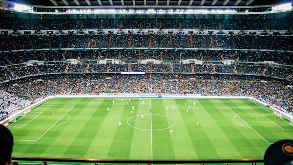 西甲联赛本周最佳进球视频封面，一名球员凌空抽射的瞬间